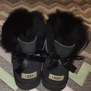 Low black Bailey bows by uggs Australia